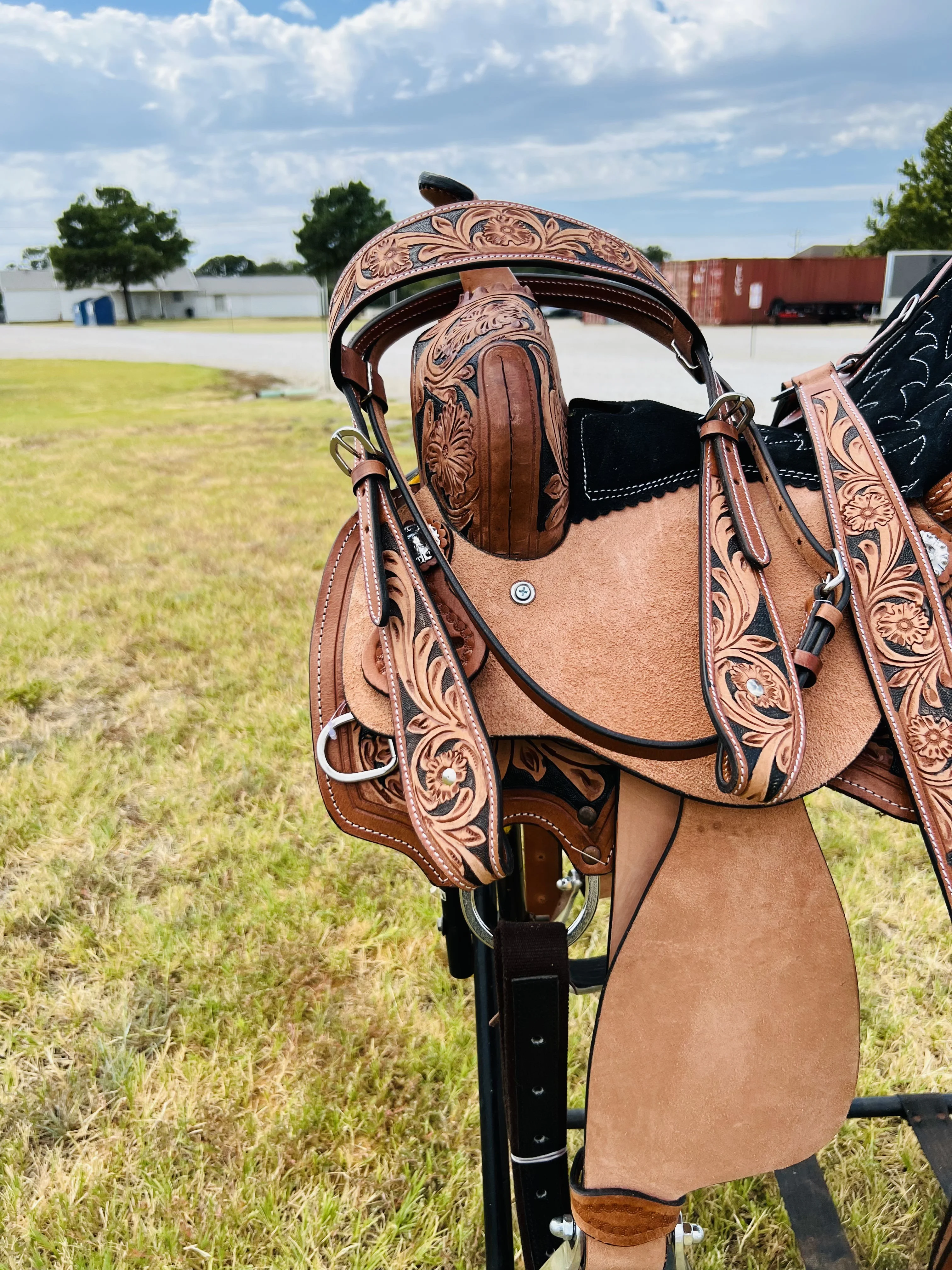 Resistance Adult Western Horse Barrel Saddle For Horse Riding | Floral Tooled With Silver Conchos | Genuine Leather 14