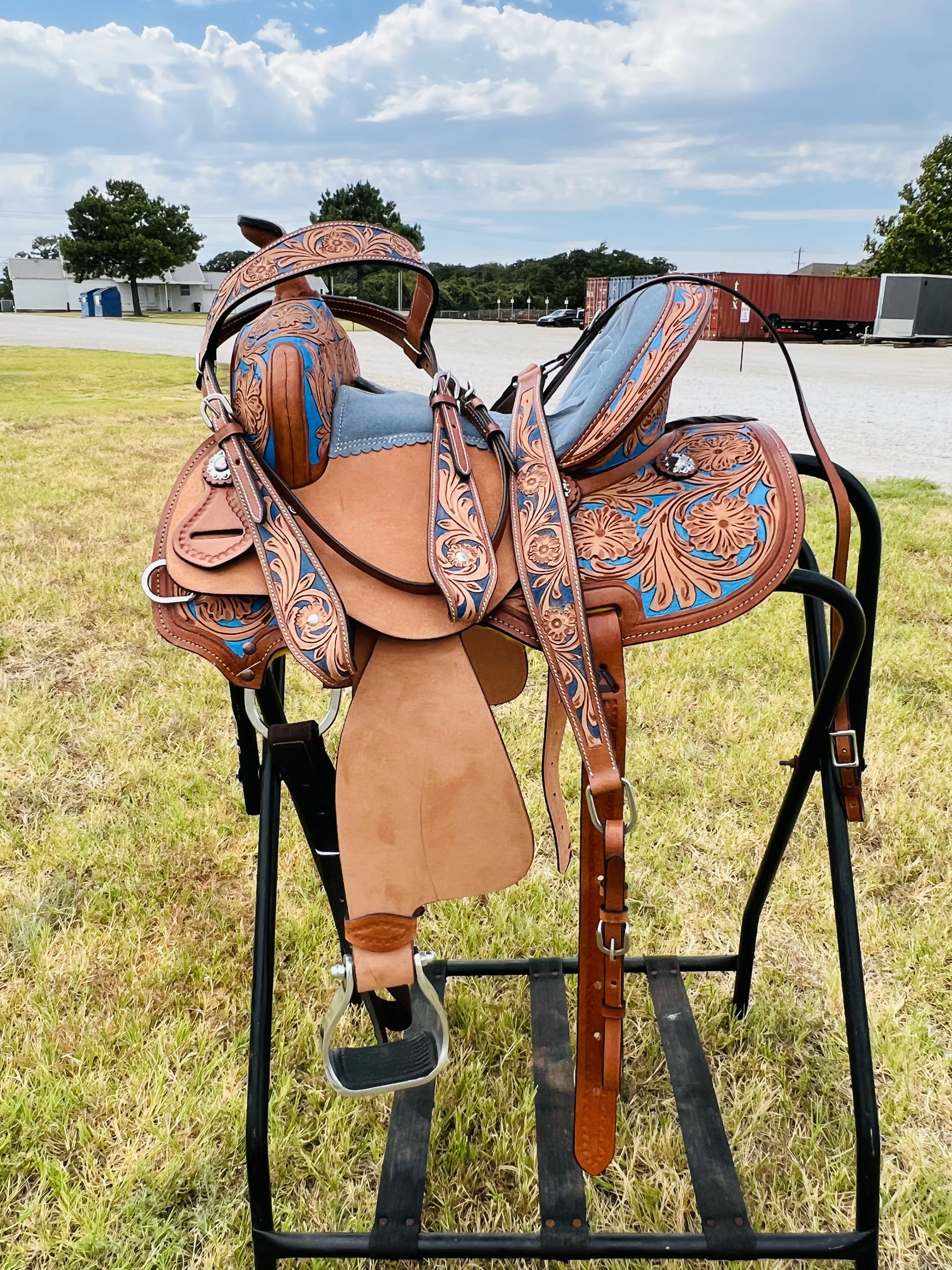 Resistance Adult Western Horse Barrel Saddle For Horse Riding | Floral Tooled With Silver Conchos | Genuine Leather 14