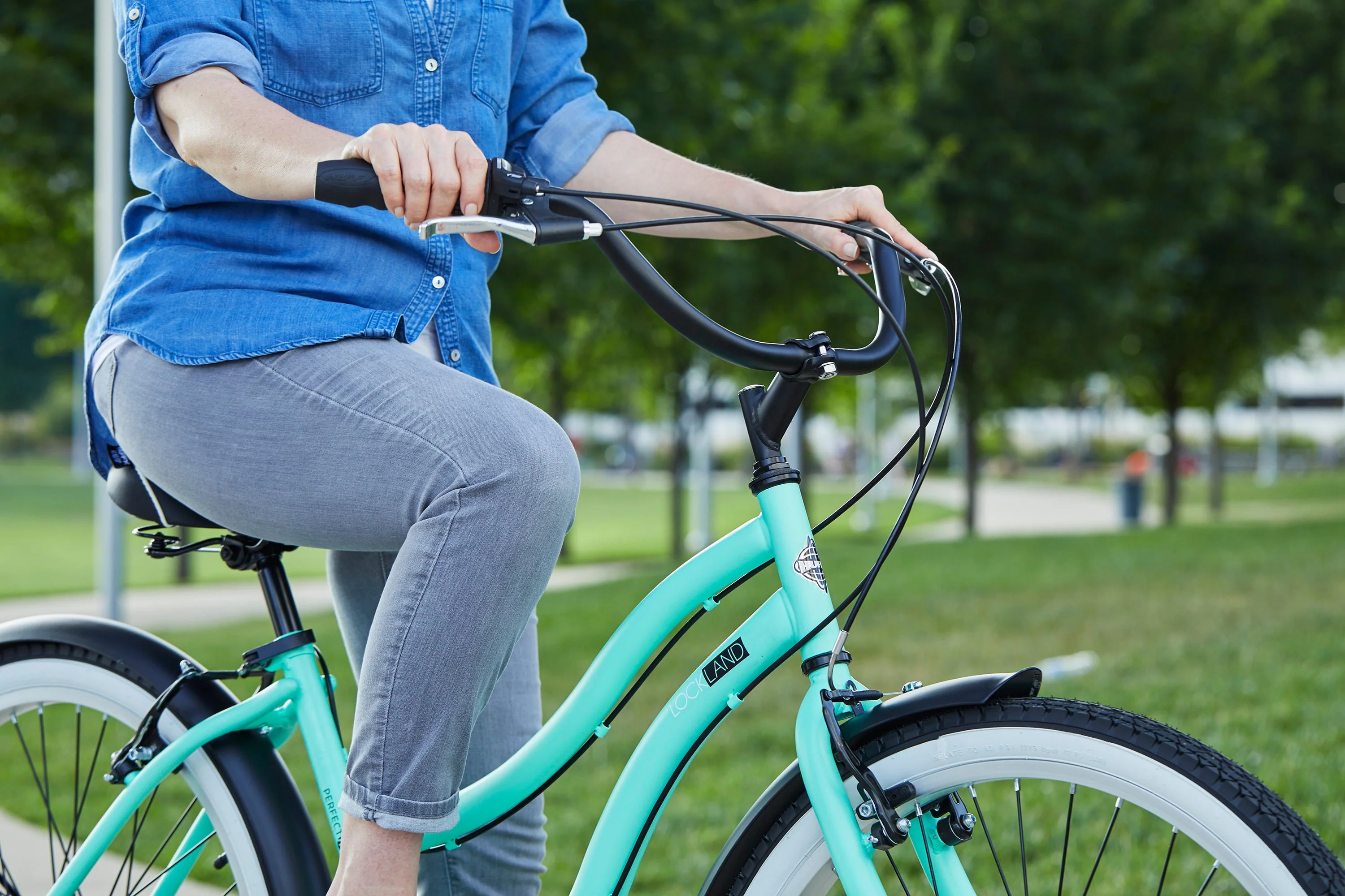 Huffy 26-In. Women's Lockland 7-Speed Cruiser Bike, Sea Foam, Green