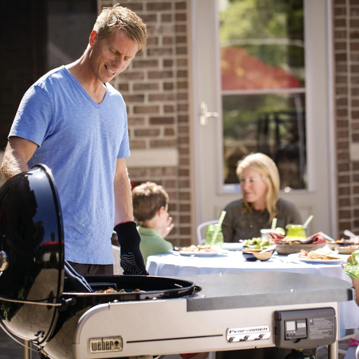 Weber Performer Deluxe 22-Inch Freestanding Charcoal Grill w/ Touch-N-Go Ignition - Black - 15501001